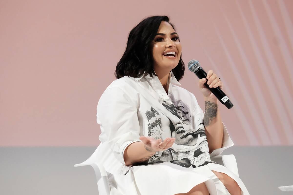 Demi Lovato reaparece en cumbre juvenil tras aparente sobredosis