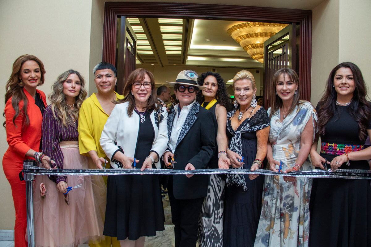 Mariana Seoane, Issabela Camil, Salma Luévano, Yeidckol Polevnsky, Delia González, Susana Harp, Raquel Bessudo, Leonor Otegui y Daniela Cordero. (Foto: Angélica Chema)