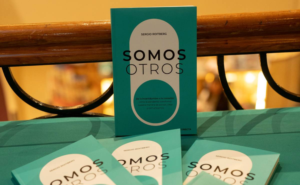 Sergio Roitberg y su libro 'Somos Otros' / Foto: Héctor Arjona