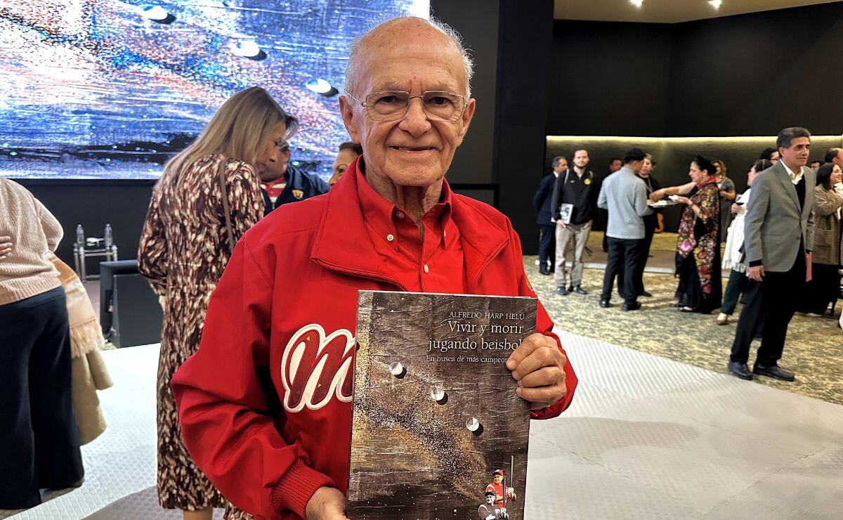 Alfredo Harp Helú presenta "Vivir y morir jugando béisbol", su vida en un libro