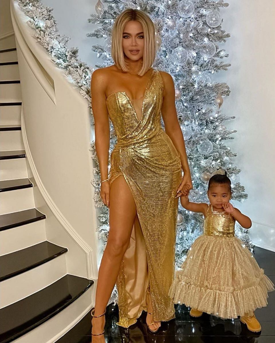 Khloé Kardashian comparte imagen de su diminuta cintura y enciende la web 