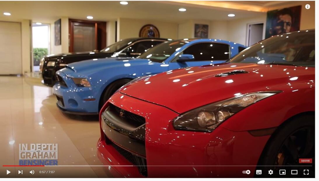 La impresionante colección de autos de lujo del Canelo Álvarez y muestra su casa
