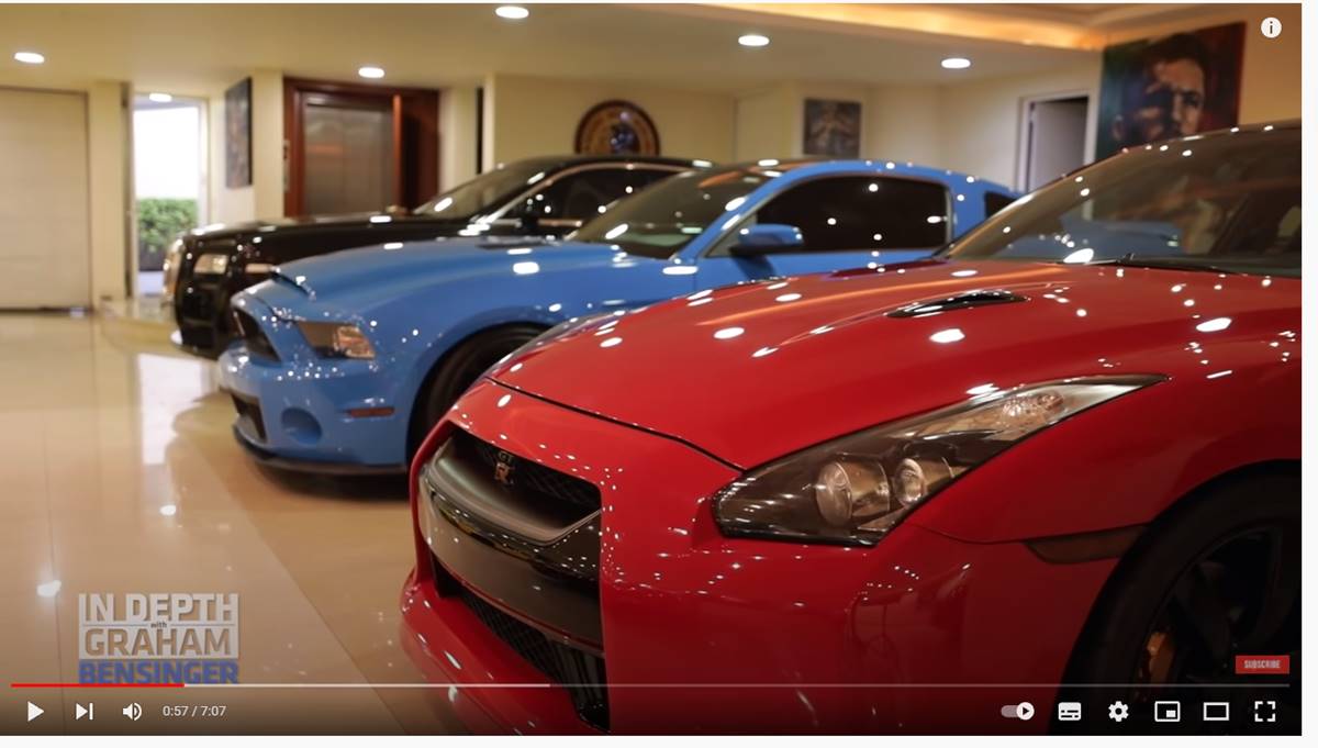 La impresionante colección de autos de lujo del Canelo Álvarez y muestra su casa