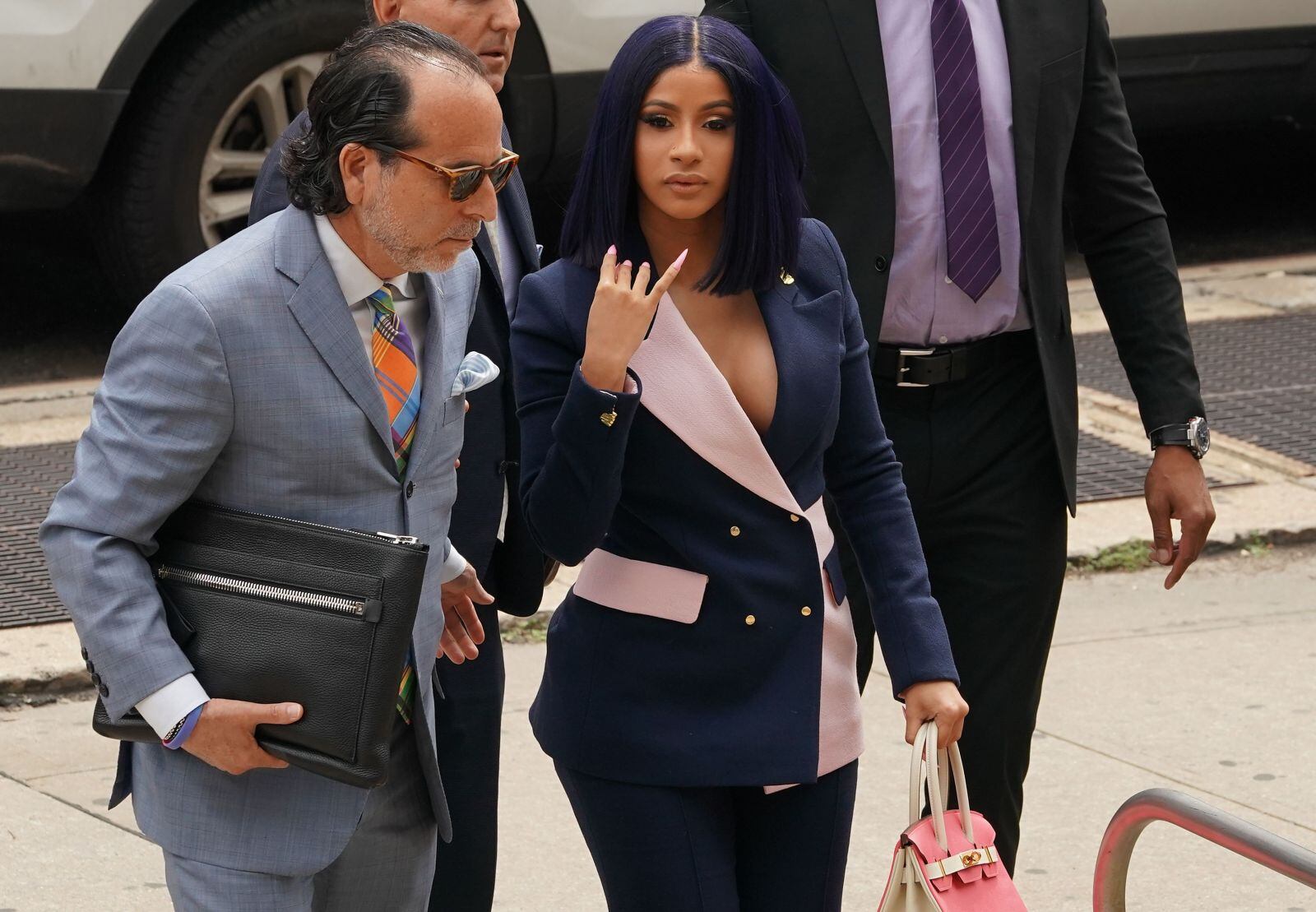 El elegante y costoso look de Cardi B en la corte tras su supuesta agresión a meseros