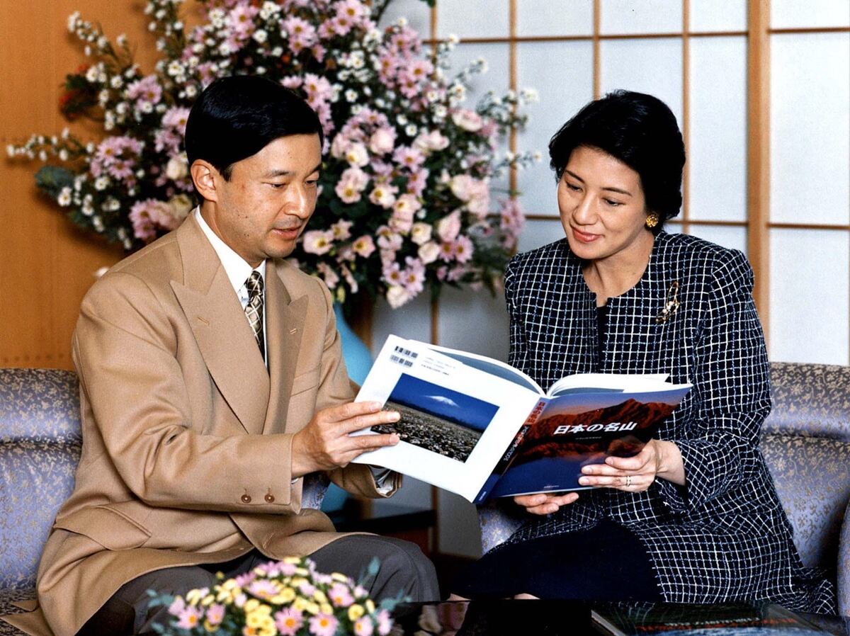 La historia de amor del emperador Naruhito y la emperatriz Masako en su aniversario de bodas