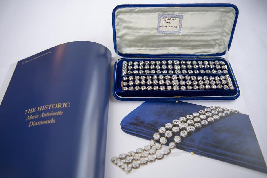 112 diamantes de la reina María Antonieta se venden por millones de dólares