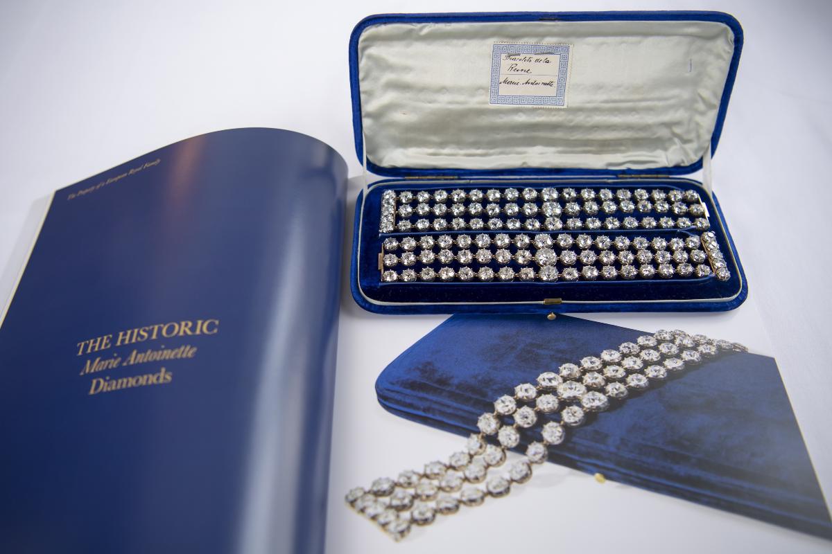 112 diamantes de la reina María Antonieta se venden por millones de dólares