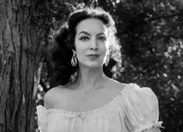 María Félix será interpretada por Sandra Echeverría en serie de Televisa Univisión