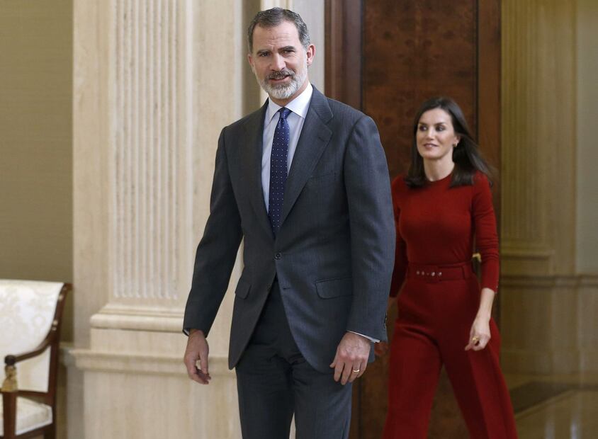 La reina Letizia impone estilo con culottes y stilettos