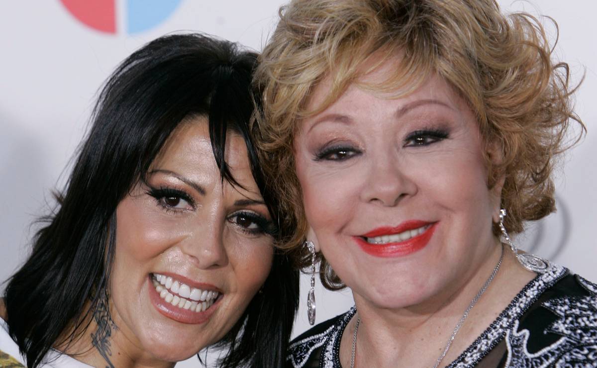 Alejandra Guzmán comparte foto junto a Silvia Pinal tras su salida del hospital