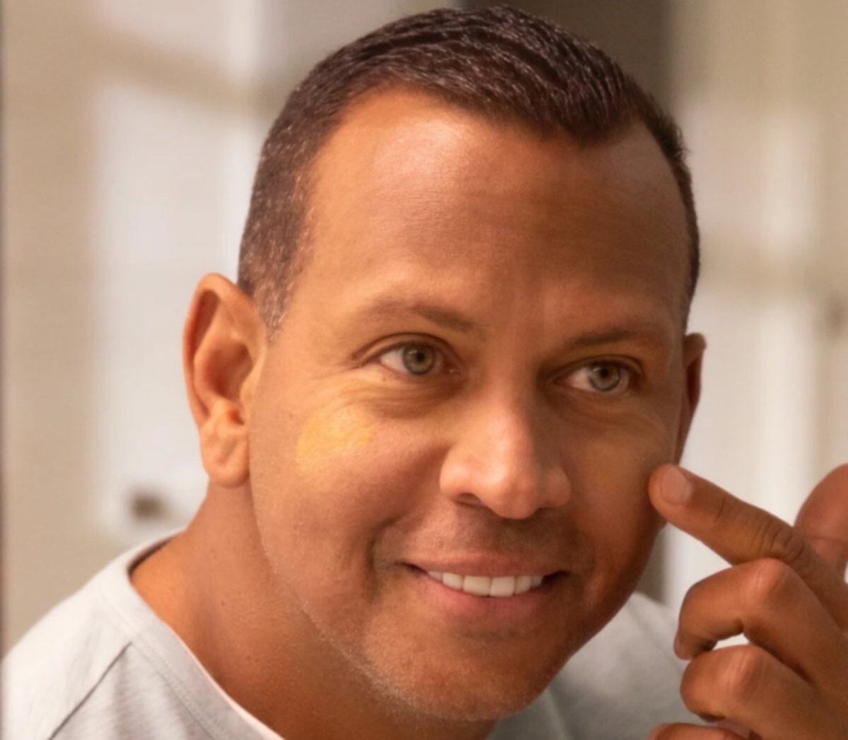 Alex Rodriguez lanza maquillaje para hombre