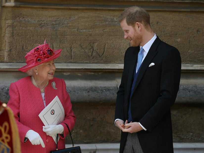 El príncipe Harry y la reina Isabel
