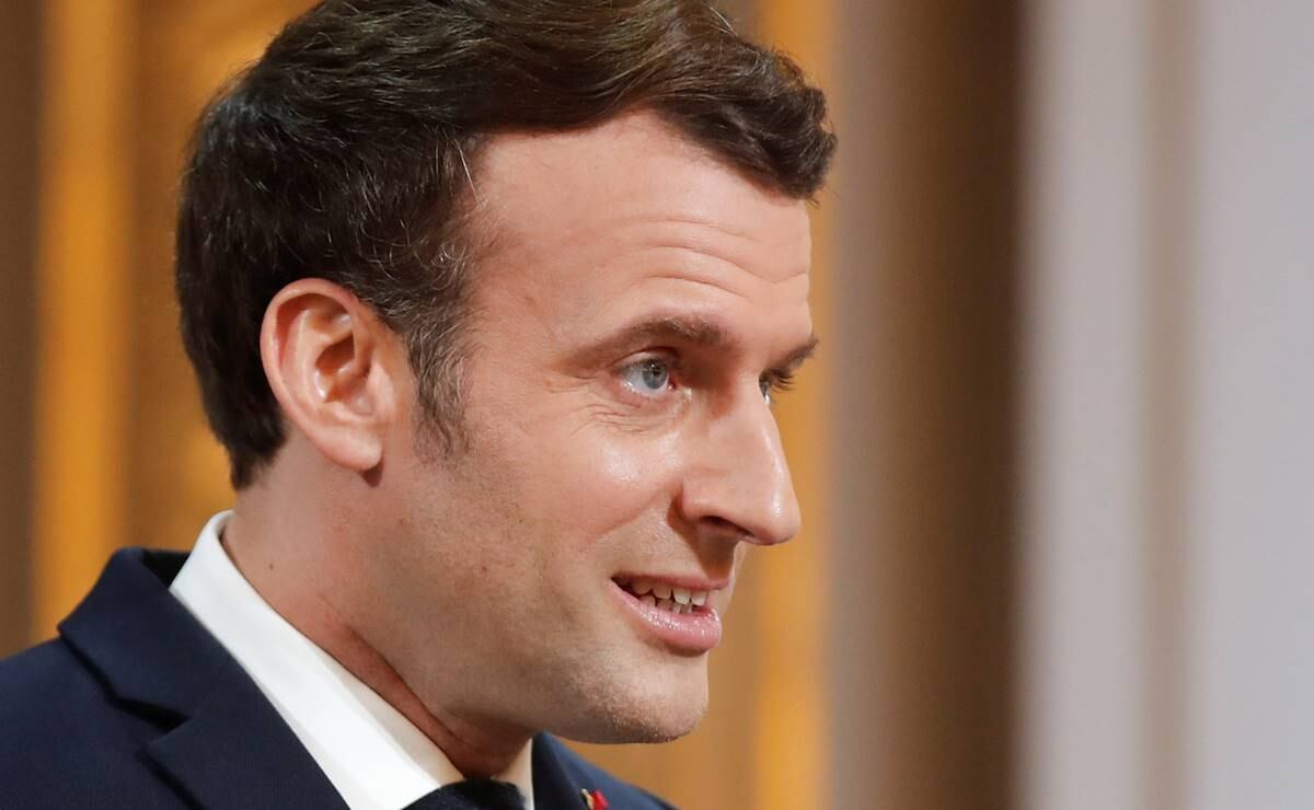 Emmanuel Macron, feliz de lucir con algunos kilitos de más 