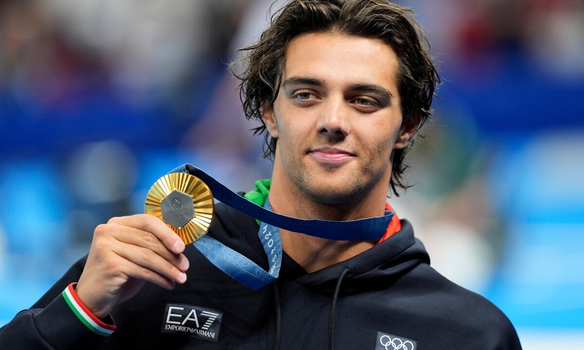 Conoce a Thomas Ceccon, el nadador italiano que robó miradas en París 2024