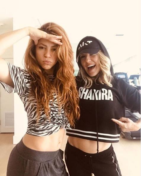 Shakira se prepara para el Super Bowl y abre tienda de ropa 