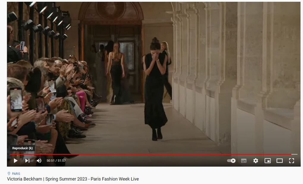 Victoria Beckham rompe en llanto cuando ve a Brooklyn Beckham y Nicola Peltz en su desfile de moda en París