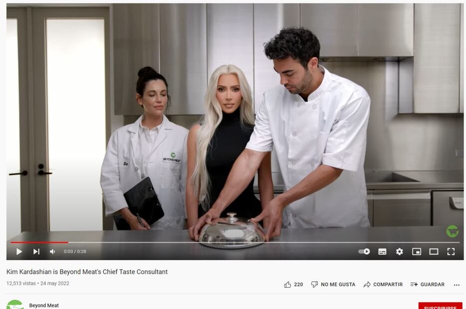 Kim Kardashian se convierte en consultora de marca vegana pero el anuncio desata burlas por una falsa mordida