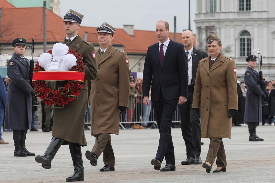 El príncipe William visita Polonia, platica con refugiados de Ucrania y cena en restaurante LGBT como muestra de apoyo