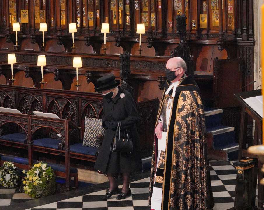 Las fotos de la reina Isabel II en el funeral de su esposo que rompen el corazón