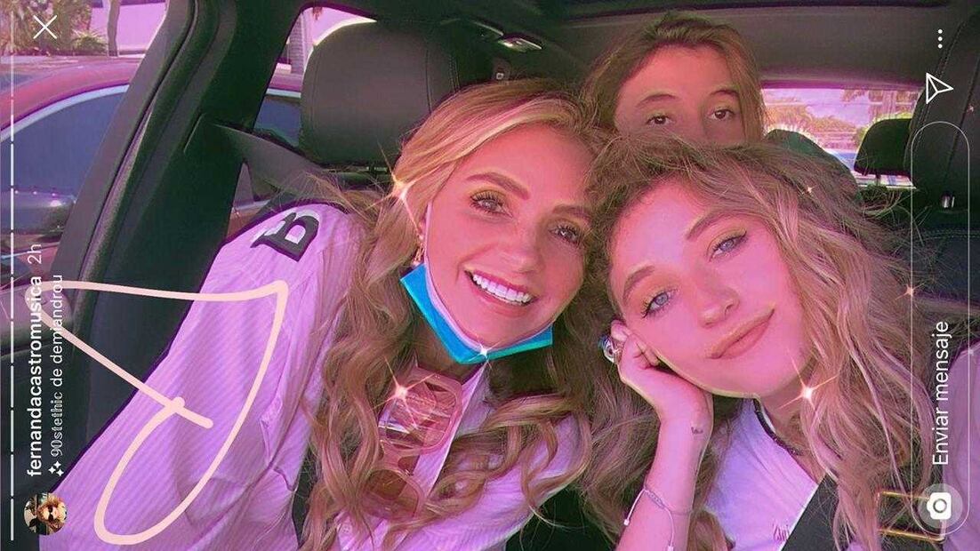 Angélica Rivera con cubrebocas y de paseo con sus hijas