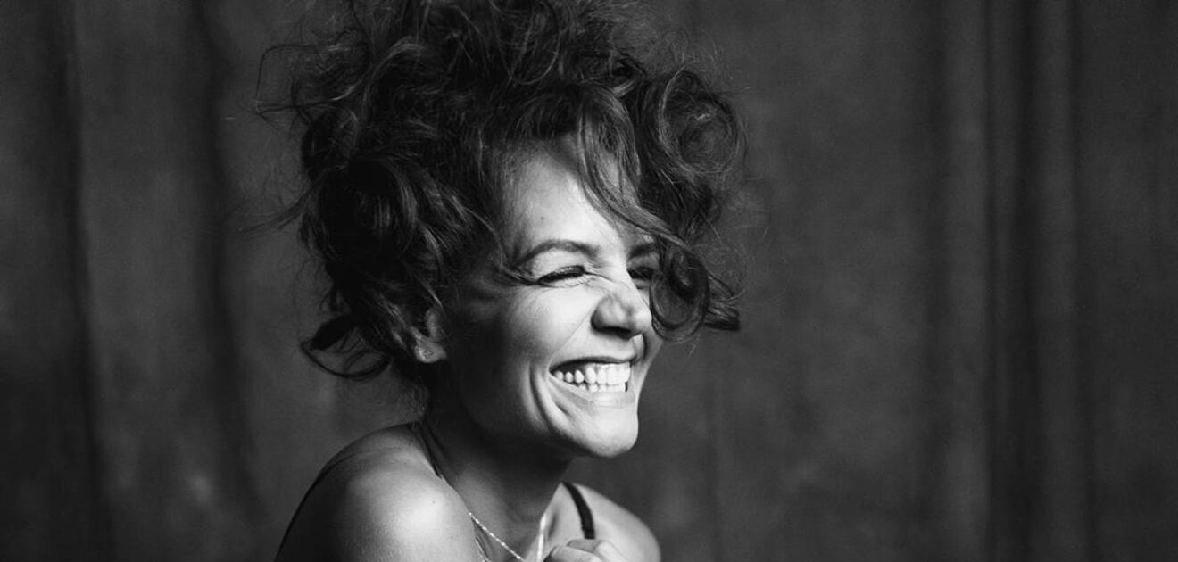 A sus 40 años, Katie Holmes posa más sensual que nunca 