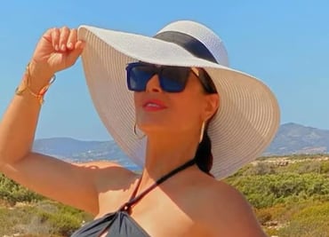 Salma Hayek sufrió 'síndrome del impostor' antes de su reciente posado en bikini