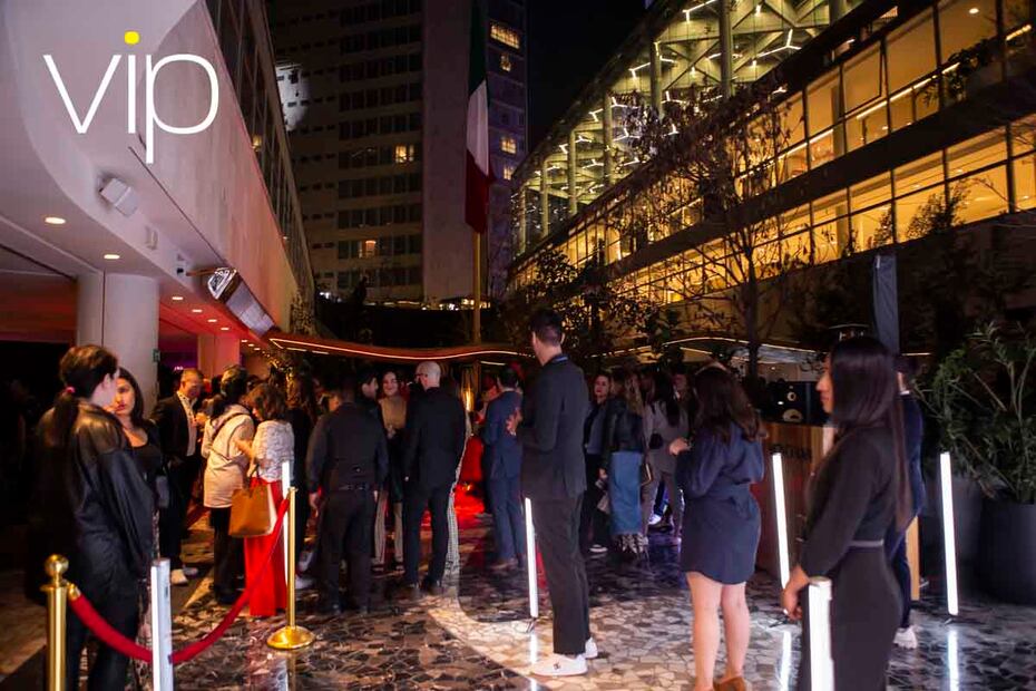 Marcos y Elías Sacal inauguran el Mondrian 