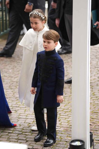 Los bostezos y más caras graciosas del príncipe Louis en la coronación de Carlos III