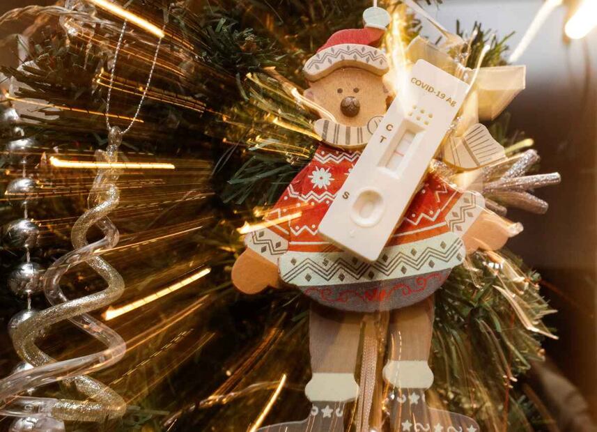 El mundo se prepara para una segunda Navidad en pandemia 