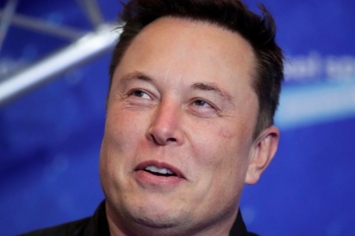 Tras catastróficas pérdidas, Elon Musk vuelve a ser la persona más rica del mundo, sobre Bernard Arnault