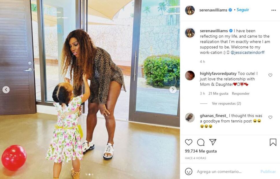 Serena Williams disfruta de unas vacaciones con minivestido transparente animal print