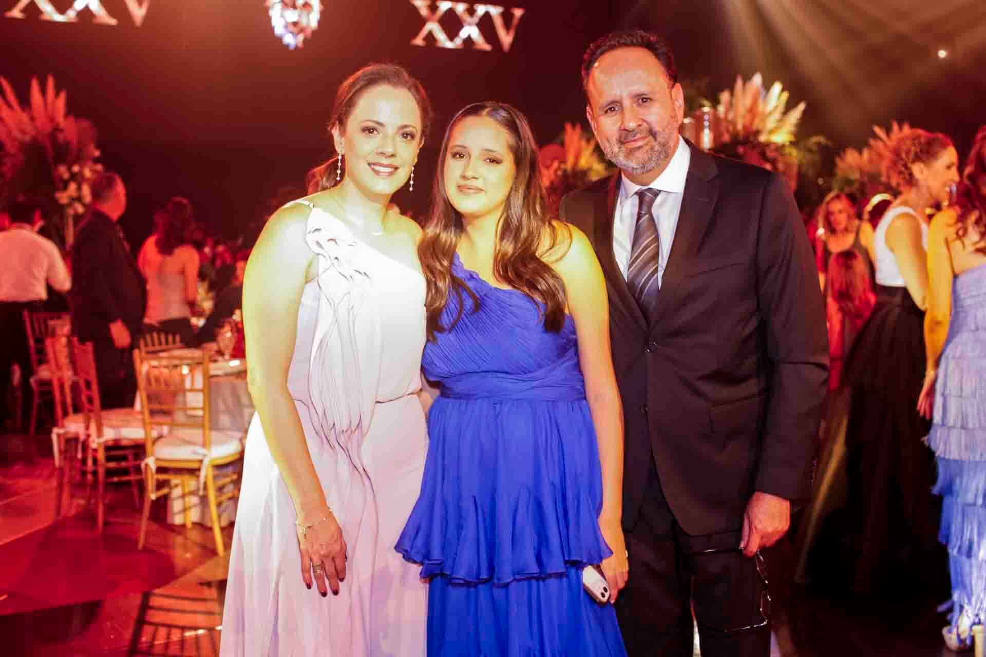 Patricia Sánchez, Daniela y Gabriel López. (Foto: Esteban Torreblanca)