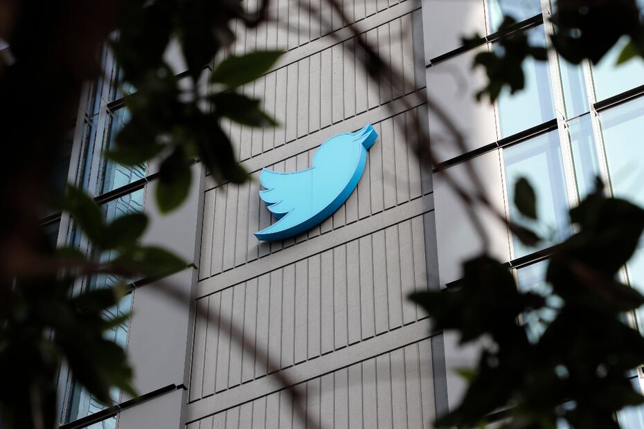 Los cambios de Elon Musk en Twitter, contrata familiares y crea dormitorios
