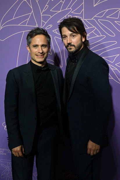 Gael García y Guillermo del Toro se avientan palomazo de "Me Cansé de Rogarle", en Cannes