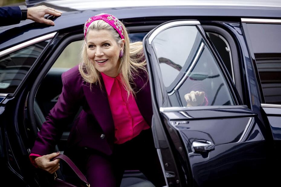 Critican a Máxima de Holanda por huir del peine