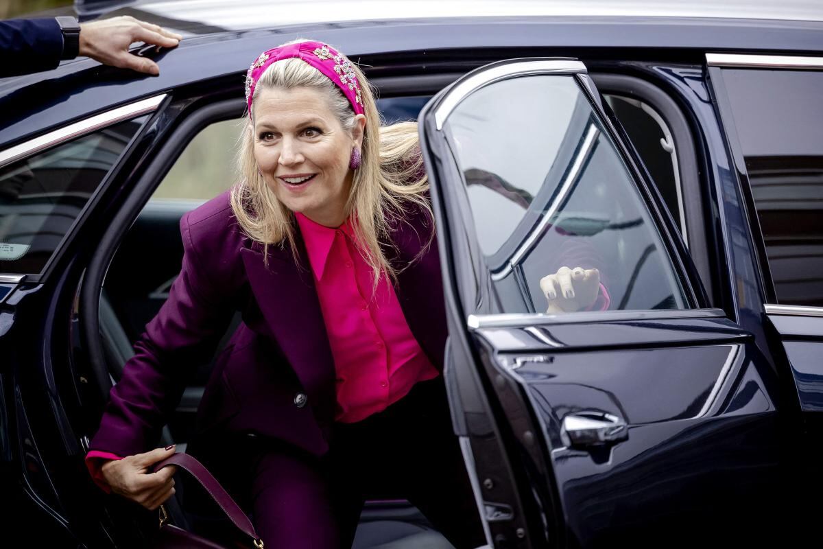 Critican a Máxima de Holanda por huir del peine