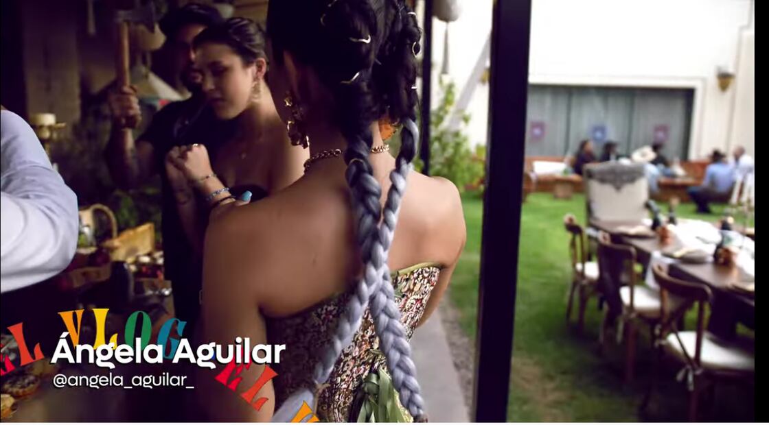 El estiloso look medieval de Ángela Aguilar