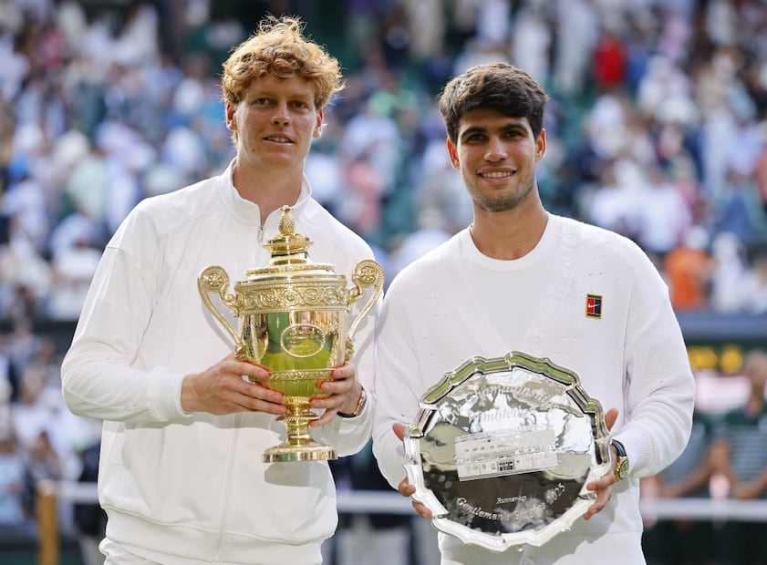 Jannik Sinner, campeón de Wimbledon 2025, y Carlos Alcaraz / Foto: EFE