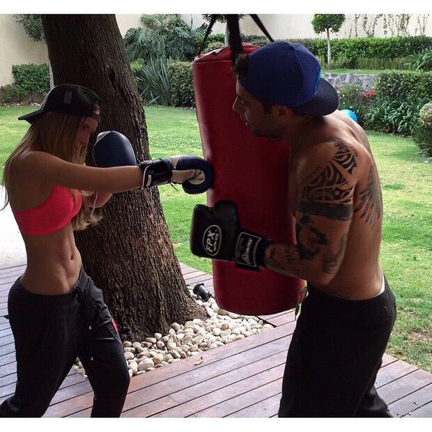 Los espectaculares abs de Belinda en 10 fotos