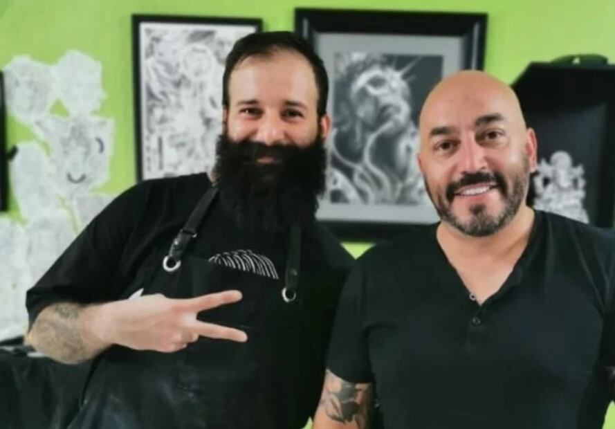 Tatuador de Lupillo Rivera ofrece sus servicios a Christian Nodal