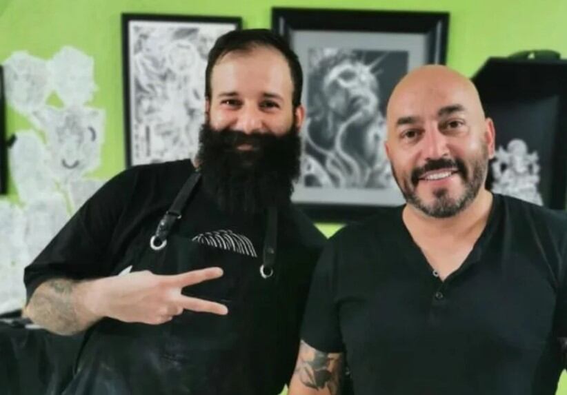 Tatuador de Lupillo Rivera ofrece sus servicios a Christian Nodal
