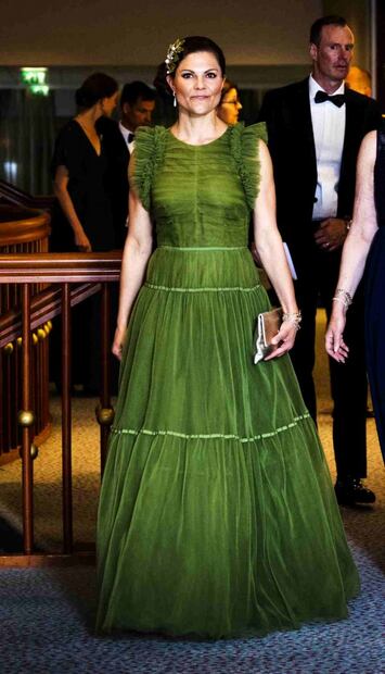 Victoria de Suecia luce sus musculosos brazos en cena oficial, ¡a un lado, Letizia!