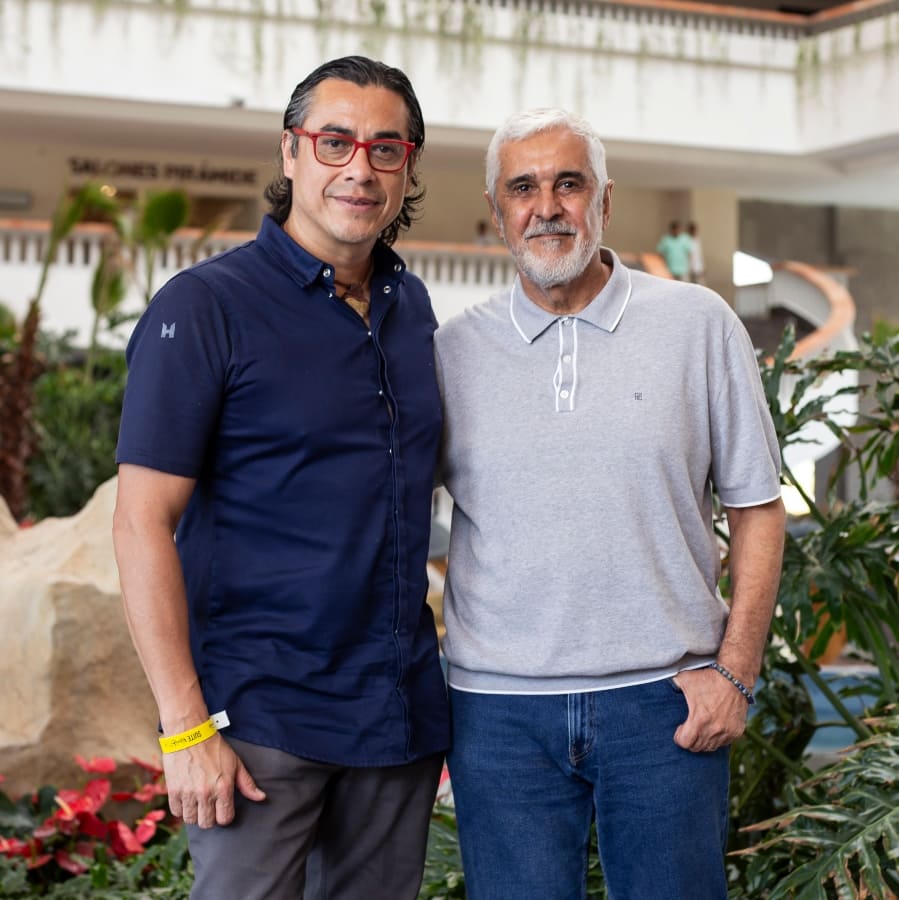 El chef Carlos Gaytán con Seyed Rezvani, director de Grupo Mundo Imperial / Foto: Esteban Torreblanca