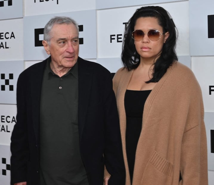 Robert De Niro y su novia Tiffany Chen en el Festival de Cine de Tribeca el 7 de junio en Nueva York / AFP