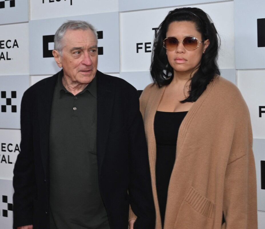 Robert De Niro y su novia Tiffany Chen en el Festival de Cine de Tribeca el 7 de junio en Nueva York / AFP