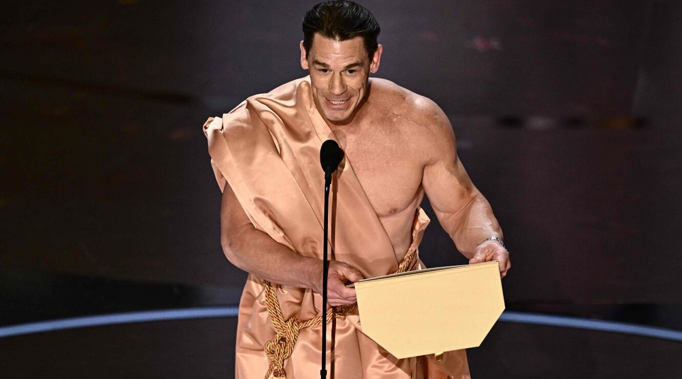 Oscar 2024: John Cena sin ropa se roba la ceremonia, así fue el ardiente momento