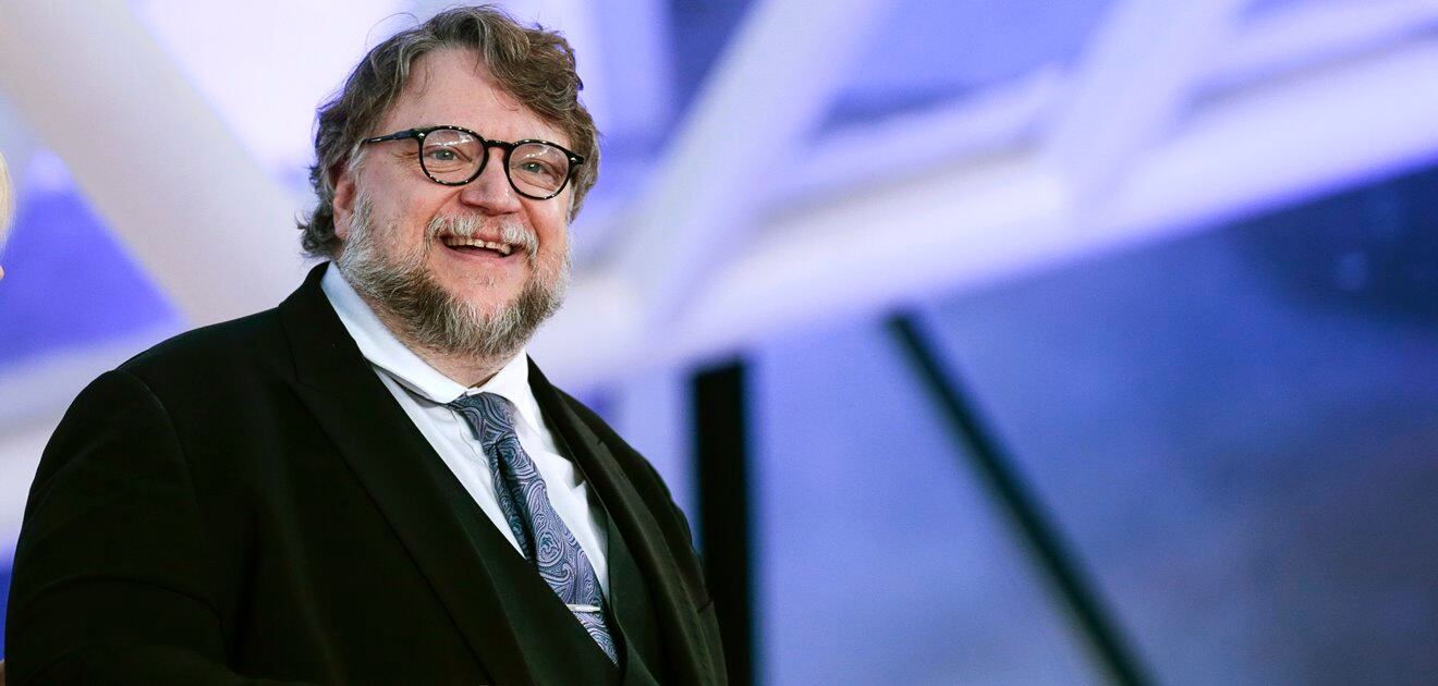Guillermo del Toro ofrece trabajo con visa incluida