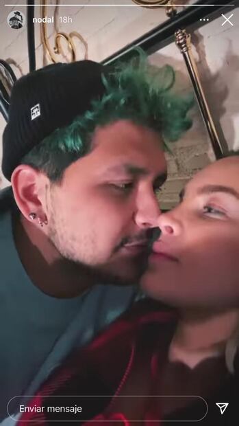 Belinda y Nodal imparables: Así se besan en redes