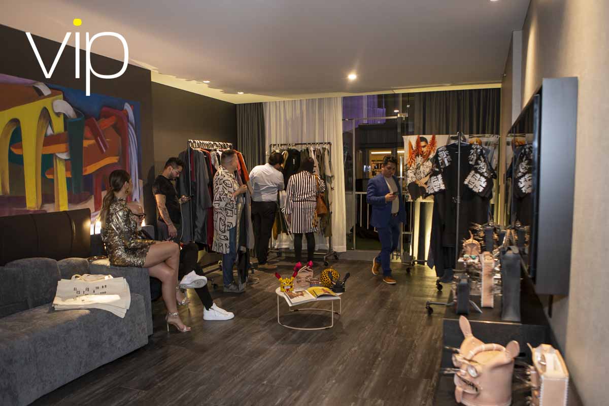 Marcos y Elías Sacal inauguran el Mondrian 
