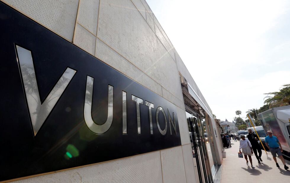 La firma de lujo Louis Vuitton se prepara para abrir su primera cafetería